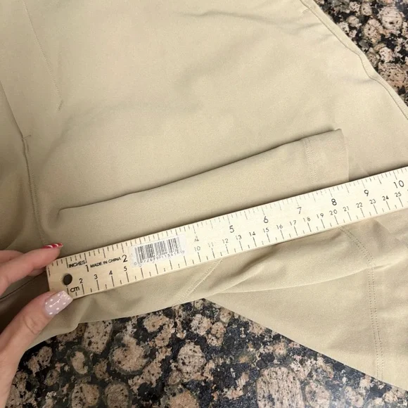 Lululemon Mens Commission Shorts 9” Beige Size 34 Golf Chino Shorts Warpstreme - Picture 7 of 7